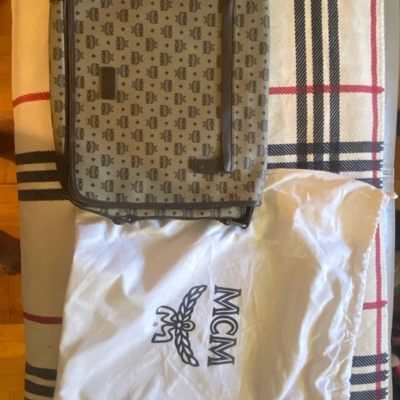 Authentic MCM messenger bag UNISEX - Picture 10 of 11